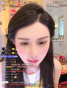 韦雪直播带货创纪录，前男友秦奋女友转型成功引热议