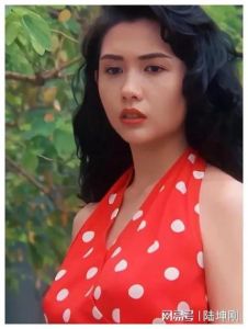 香港三级经典影片女星传奇：朱茵邱淑贞影史地位不容撼动