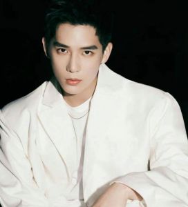 王安宇：从学霸校草到热门演员，恋情曝光引热议