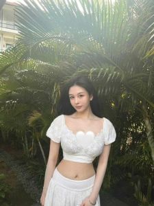 邱淑贞三女风采各异：沈月沈日美貌与才华并重