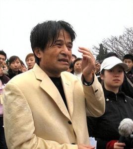 星光大道毕福剑现状：退休田园生活引热议
