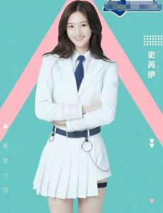 林更新新恋情曝光：网红小妹王柳雯引热议