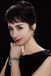 神秘消失的民歌歌星汤灿：生死之谜与娱乐圈政界关系