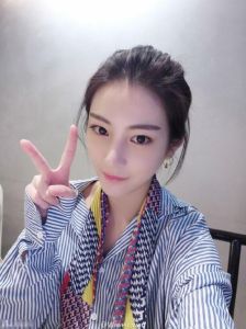 林更新新恋情曝光：网红女友王柳雯背景！