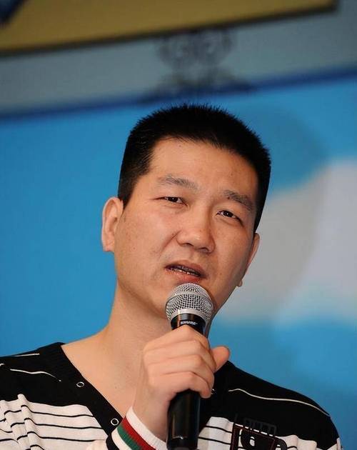 王晶炮轰姜涛：娱乐圈争议与顶流男星未来