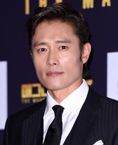 李秉宪最厉害三个角色 演绎经典三角，揭秘演技巅峰之作