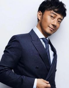 49岁赵立新照片 反思公众人物责任与担当