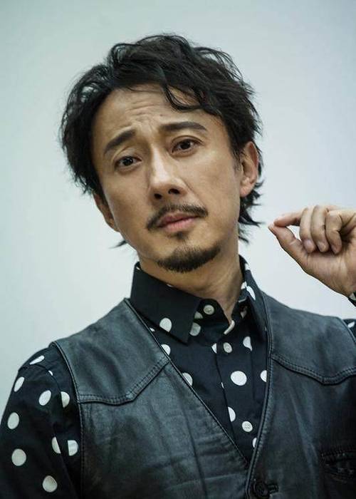 49岁赵立新照片 反思公众人物责任与担当