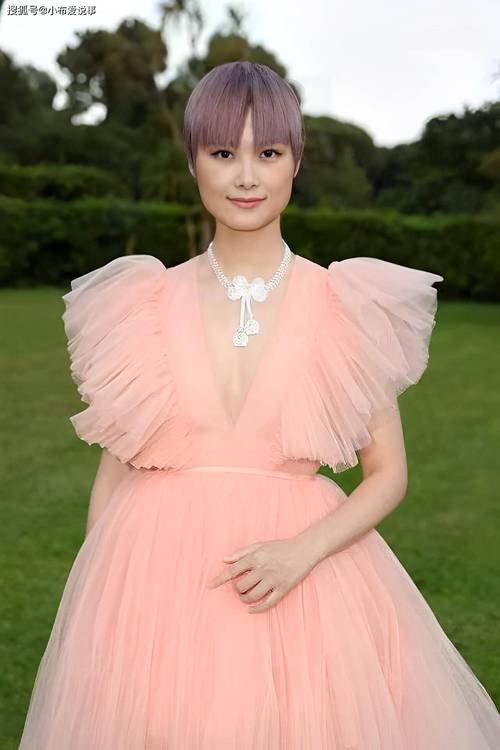 李宇春 从‘春哥’争议到成功转型，颜值与魅力的逆袭之路