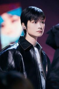 李宇春 中性偶像的清流人生与感情谜团