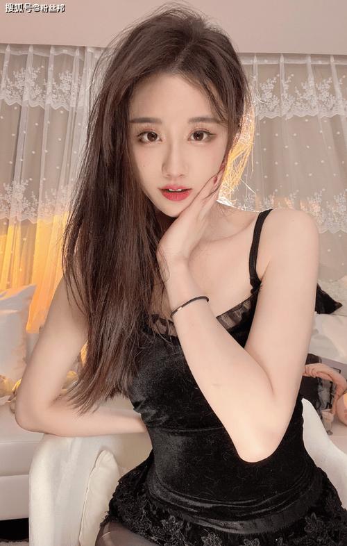 轩子巨二兔性感写真集 超越明星的惊艳魅力揭秘
