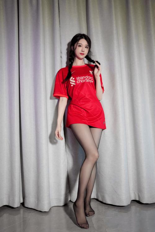 轩子巨二兔性感写真集 超越明星的惊艳魅力揭秘