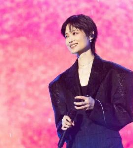 李宇春未婚辟谣 短发女神的音乐梦想之路