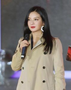 赵薇厉害还是范冰冰厉害，演艺财经双响炮，谁才是真正厉害？