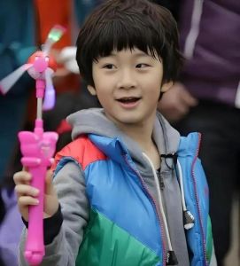 张悦轩和田雨橙的关系，《爸爸去哪儿》孩子长大变化大，基因重要，陪伴更关键！