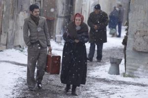 戈达尔《法外之徒》 经典黑白，悲喜交加