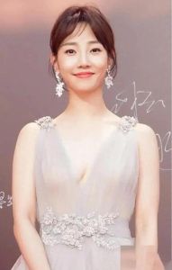 白百何郝蕾撕奖，网友分裂