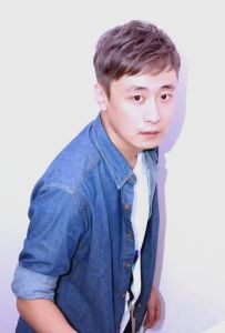 李滨介绍，从功勋外交官到叛国间谍的堕落之路