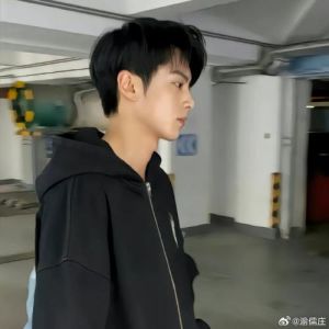 易烊千玺角逐影帝，乔欣创业，王鹤棣沈月综艺互动少，吴谨言新剧或停拍